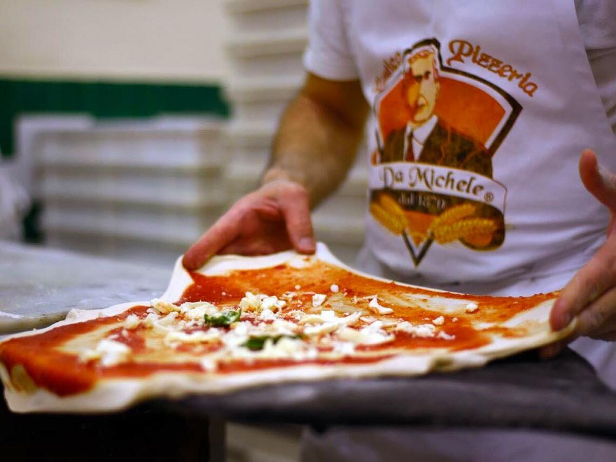 Crotone - Riapre domani sera la terrazza sul mare dell’Antica Pizzeria Da Michele - 