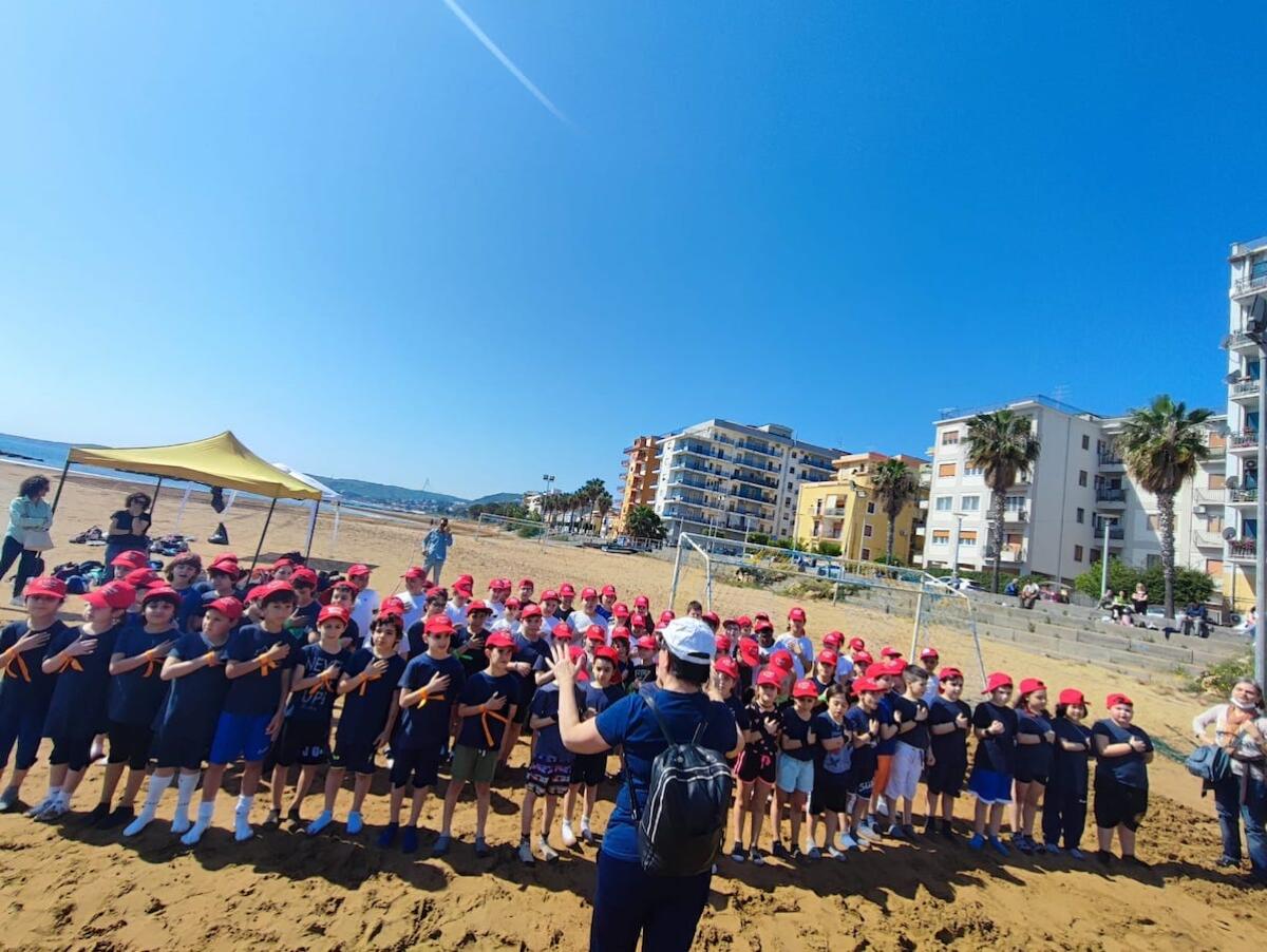 Crotone - 500 studenti sulla spiaggia per una giornata di sport (FOTO) - 
