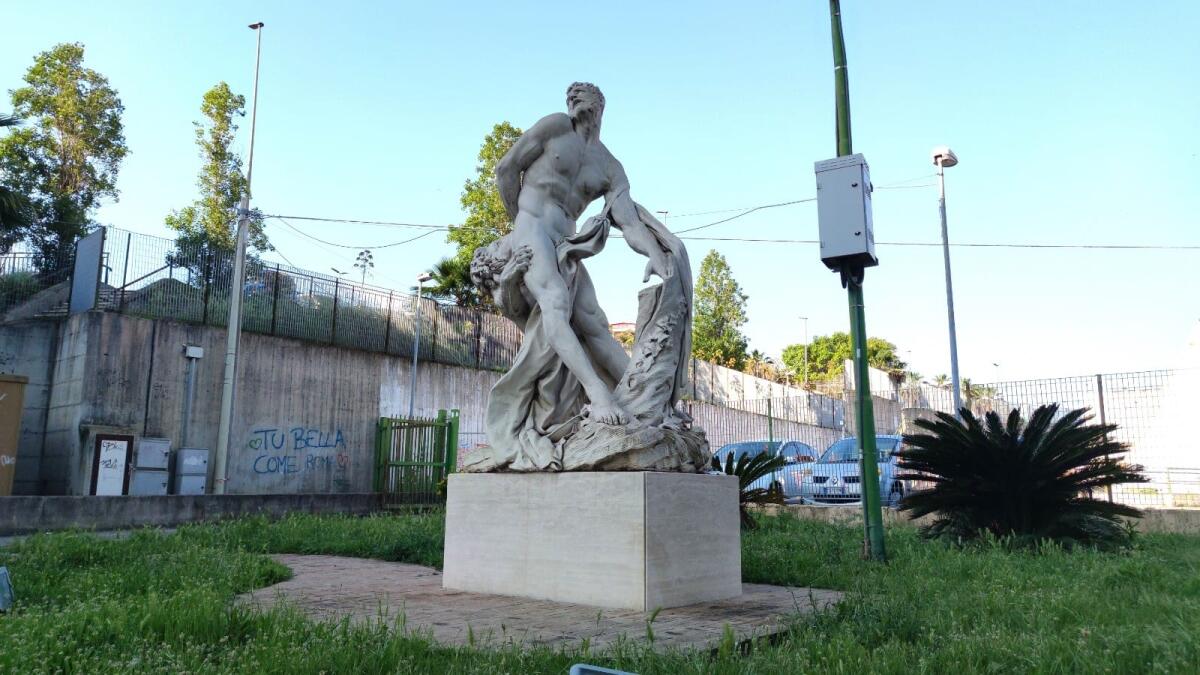 Nei quartieri di Crotone: ci sono monumenti senza identità - 