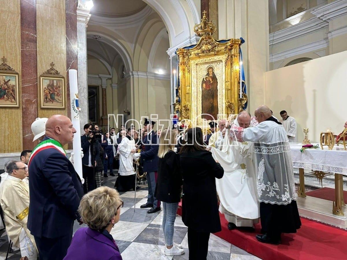 Crotone celebra sua patrona con l'accensione del cero, il Vescovo: "Rispondiamo col bene al male" - 