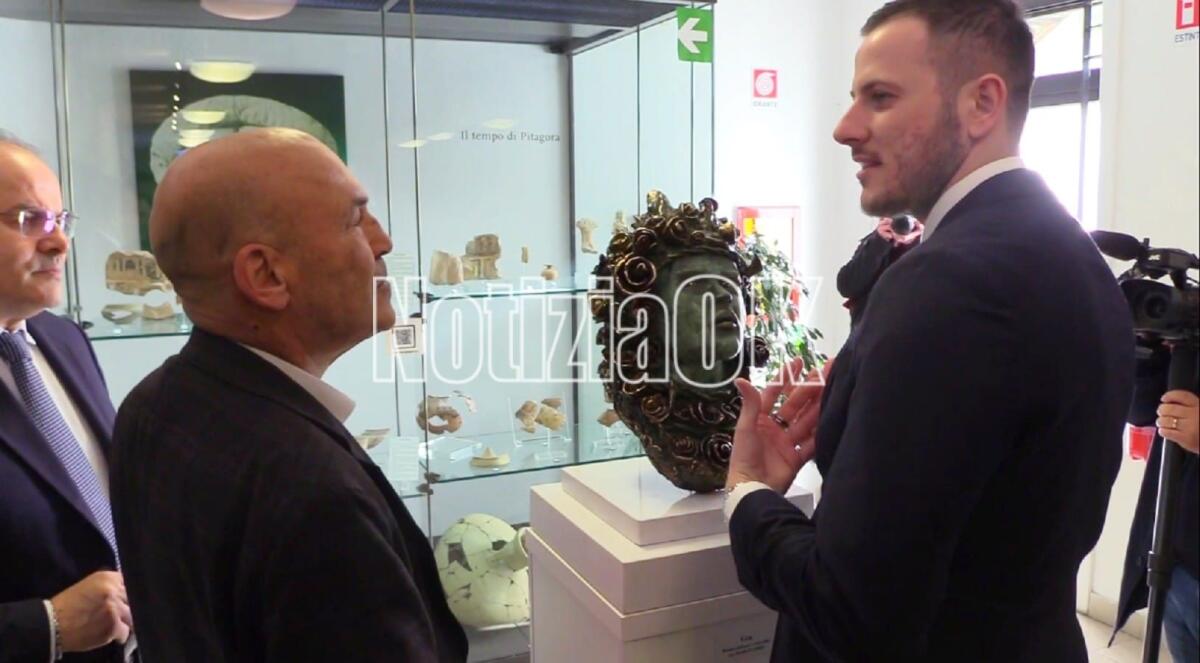 Crotone, la mostra di Antonio Affidato promuove il convegno “Cultura e legalità nell’arte” - 