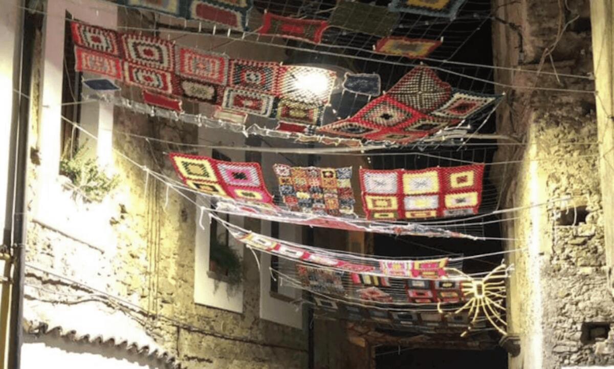 Roccabernarda, Festa di S. Francesco: strade arricchite dalle "mattonelle ricamate" - 