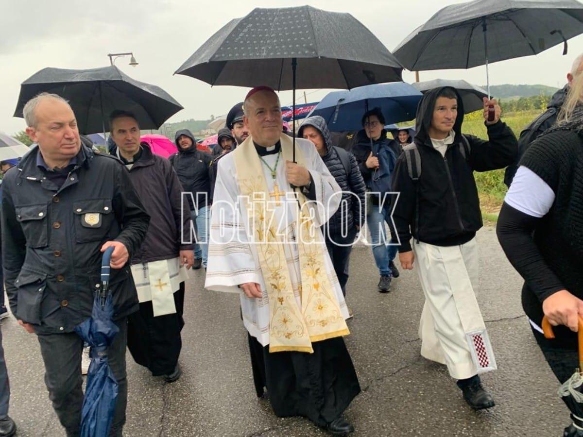 Crotone - Monsignor Panzetta: "È stato un pellegrinaggio di preghiera, la Provvidenza ha aperto un varco" - 