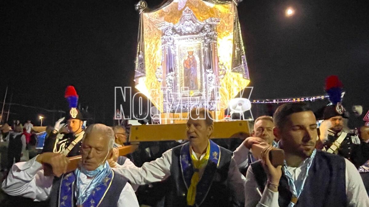 Crotone - Questa sera l'accoglienza del Quadricello su Molo Sanità - 