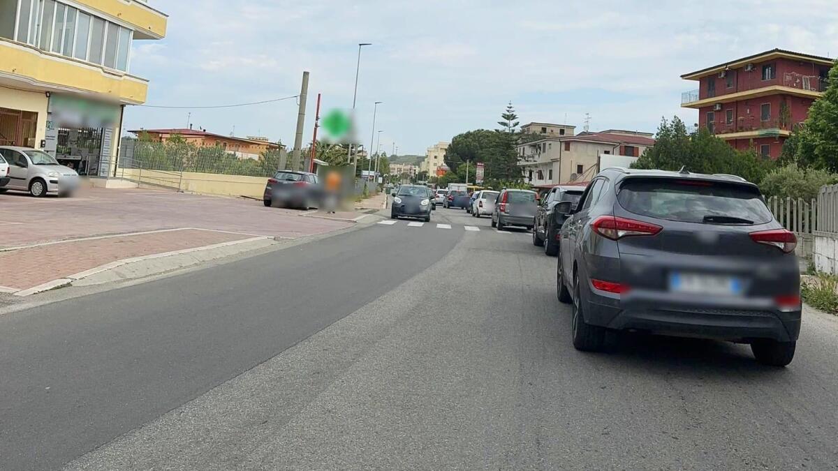 Crotone - Lavori a Tufolo-Farina, e il traffico va in tilt: residenti esasperati - 