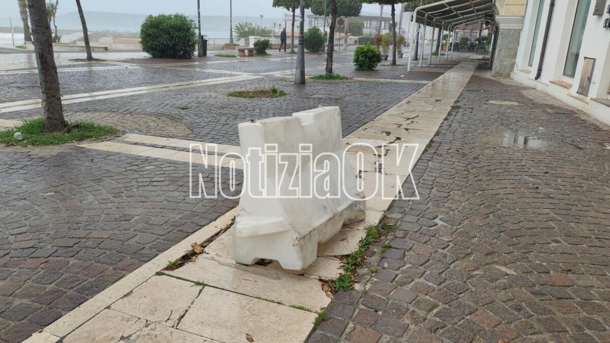 Nei quartieri di Crotone: sul lungomare un new jersey ha messo casa - 