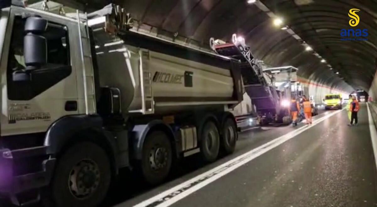 (VIDEO) Lavori di manutenzione nella galleria Crocetta lungo la Silana Crotonese - 