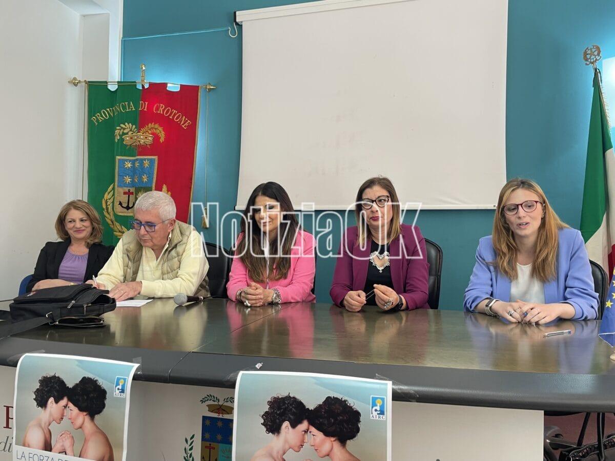 Crotone - La forza delle donne in piazza per la ricerca - 