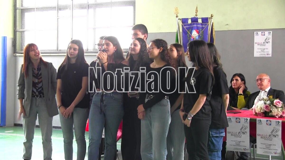«Lavoriamo sulla parola "rispetto"»: il Liceo Classico Pitagora contro bullismo, cyberbullismo e omofobia - 