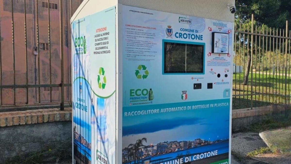 Crotone green: arriva la macchina "Mangiaplastica" - 