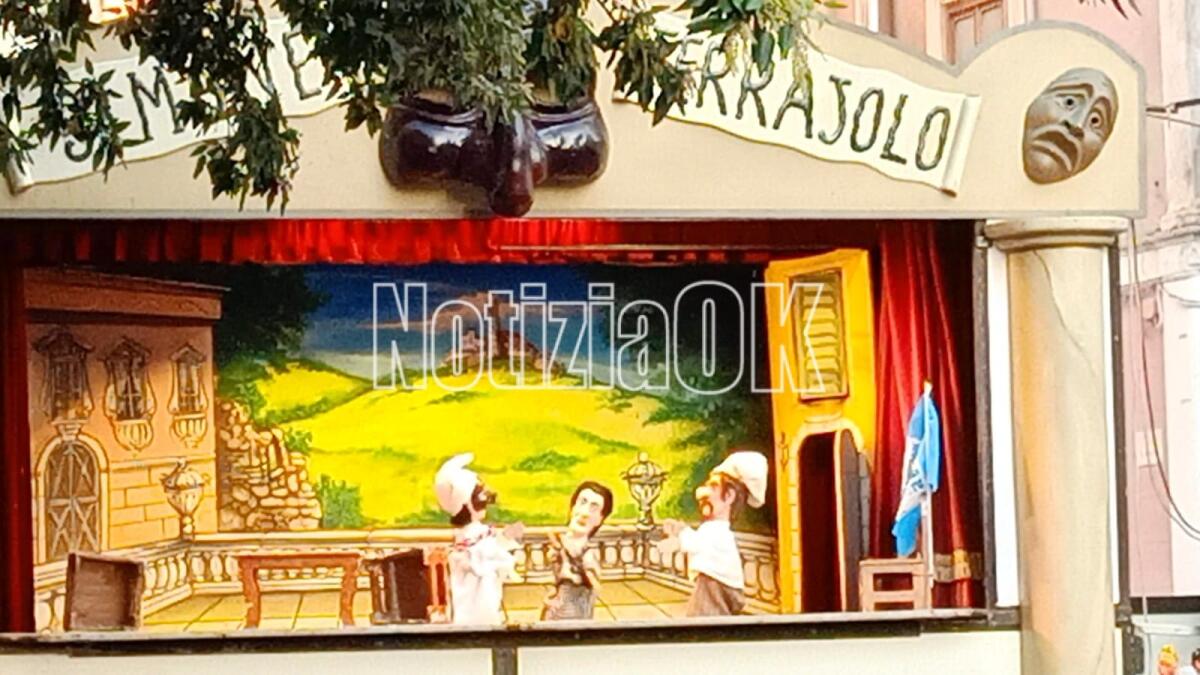 Crotone - Pulcinella omaggia il suo Napoli - 
