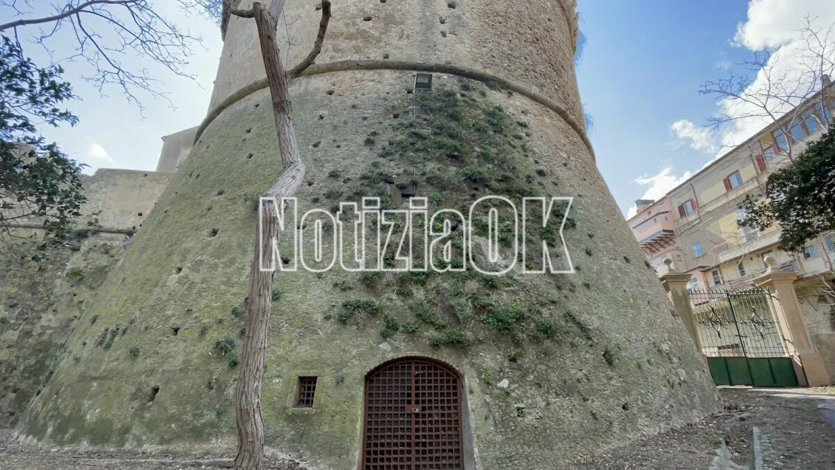 Crotone - "La Calabria per Dante" entra nel  Castello - 