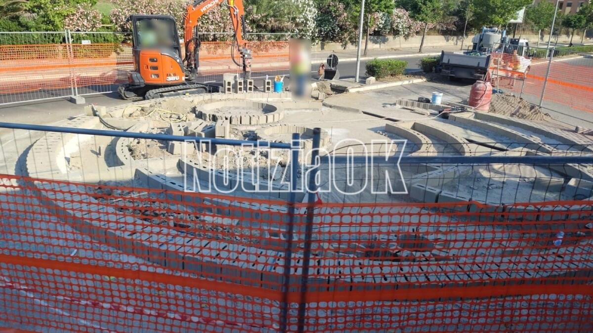 Crotone - Prende forma la nuova rotatoria a Santi Cosma e Damiano - 