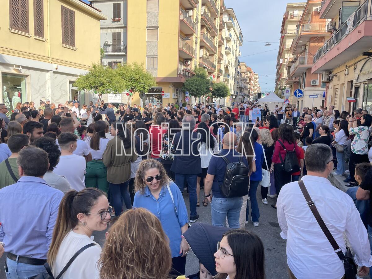 (VIDEO+FOTO) Crotone - In via Roma è già festa - 