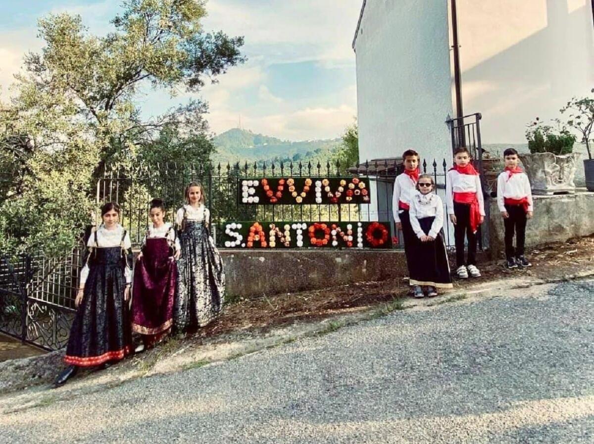 Carfizzi in festa per il suo dolce patrono Sant'Antonio da Padova - 