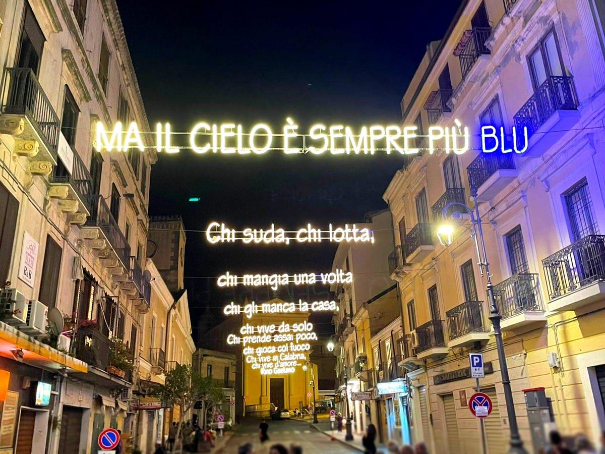 Sondaggio | Le luminarie di Rino Gaetano in via Vittorio Emanuele o da un'altra parte? - 