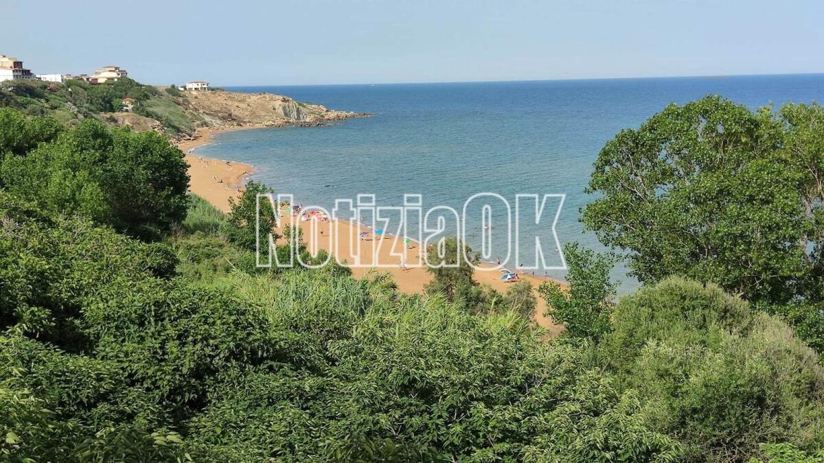 Nel crotonese spiagge a misura di bambino: assegnate le bandiere verdi 2023 - 