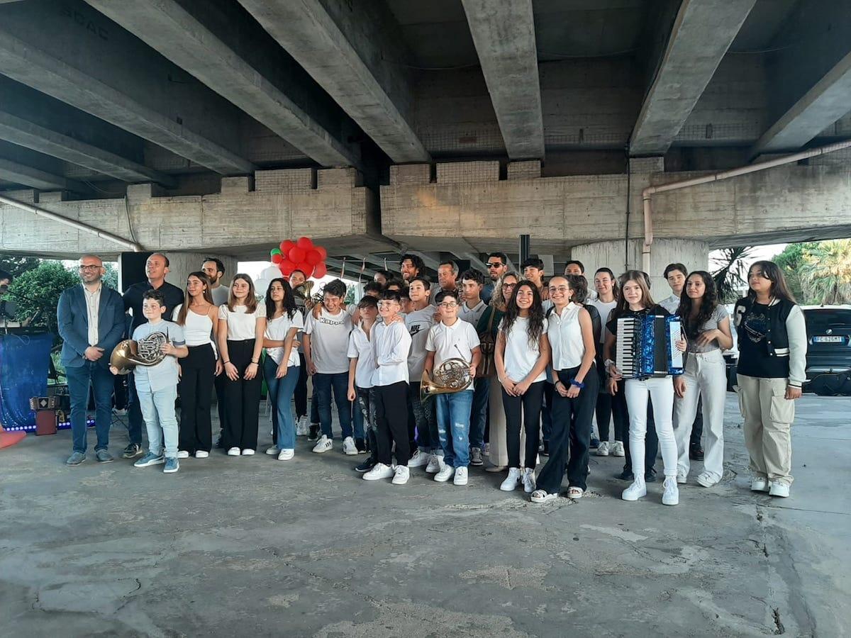 Crotone - I ragazzi di Margherita in concerto sotto "un ponte" tra arte e solidarietà - 