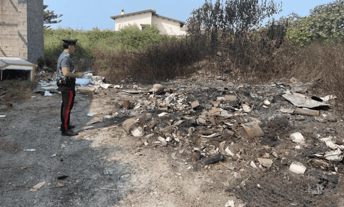Appiccano incendio ma vengono sorpresi dai Carabinieri: arrestati due uomini in Calabria - 