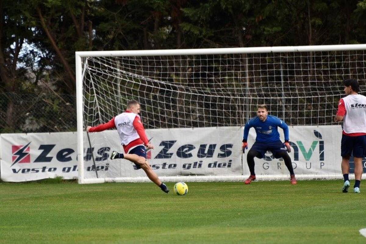 Calciomercato | Crotone, D'Errico ai saluti: il futuro può essere ancora in Serie C - 