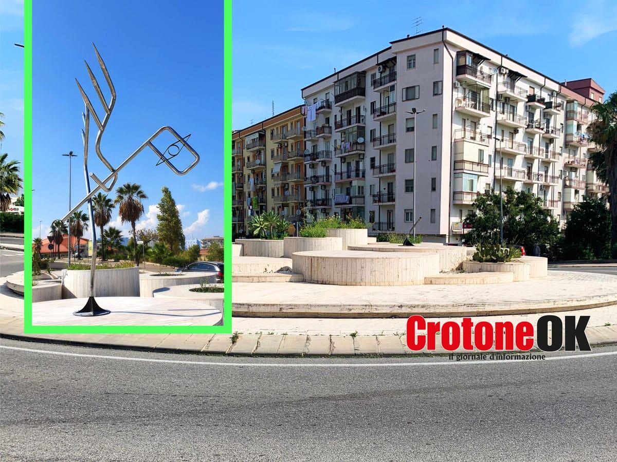 Crotone - Il mistero del drago della rotonda di Santa Rita - 