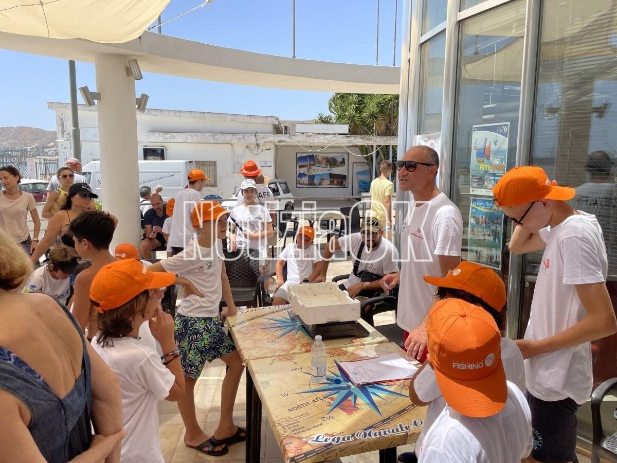 A Crotone il raduno di pesca per bambini in barca - 