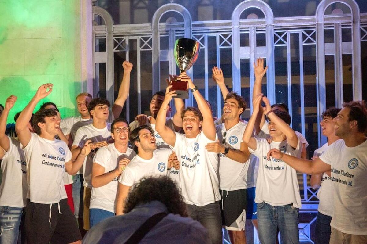 La Rari Nantes torna in Serie A2, Arcuri: «Un premio al lavoro svolto» - 