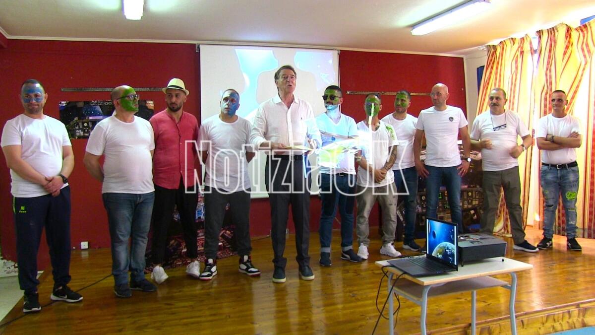 (VIDEO) Crotone, gli ospiti della Casa Circondariale attori per un giorno - Gli attori della casa circondariale con il regista Lucio Falvo