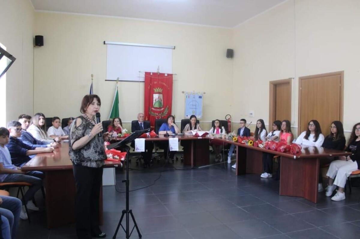 Strongoli ha il suo Consiglio Comunale dei Ragazzi - 