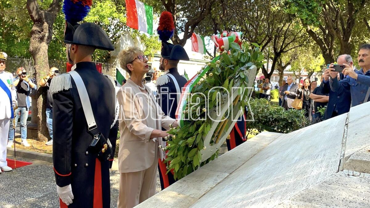 Crotone celebra la Festa della Repubblica, il Prefetto: «Dobbiamo rimuovere ogni barriera e pregiudizio, insegnando il rispetto» - 