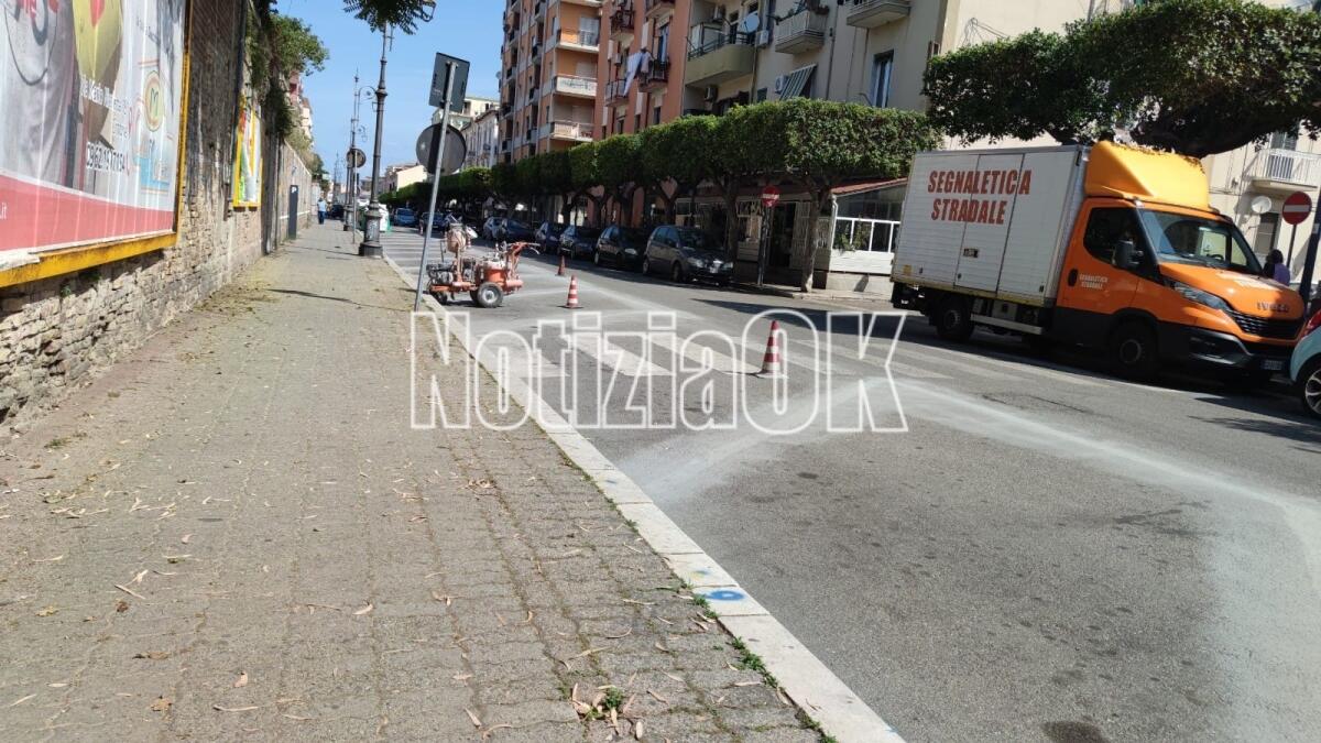 Crotone - Strisce blu: dopo mesi di ironie e polemiche si "cancellano" gli errori - 