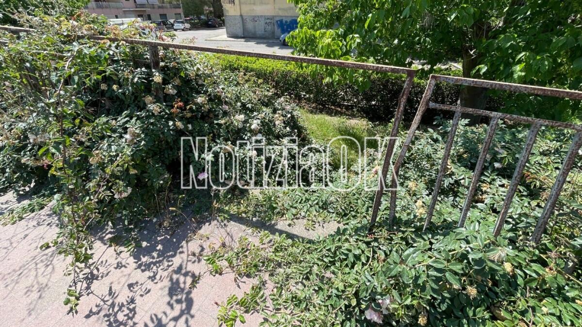 Crotone - Ringhiere pericolose in via Borsellino - 