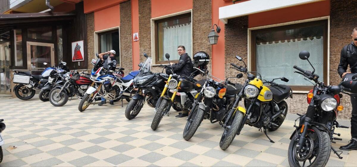 (VIDEO) Dal mare alla montagna: ieri il motoraduno di ClassicTyreKr - 