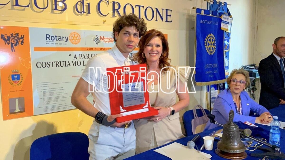 (VIDEO) Al campione europeo Fabrizio Ruggiero il premio delle giovani eccellenze del territorio crotonese - 