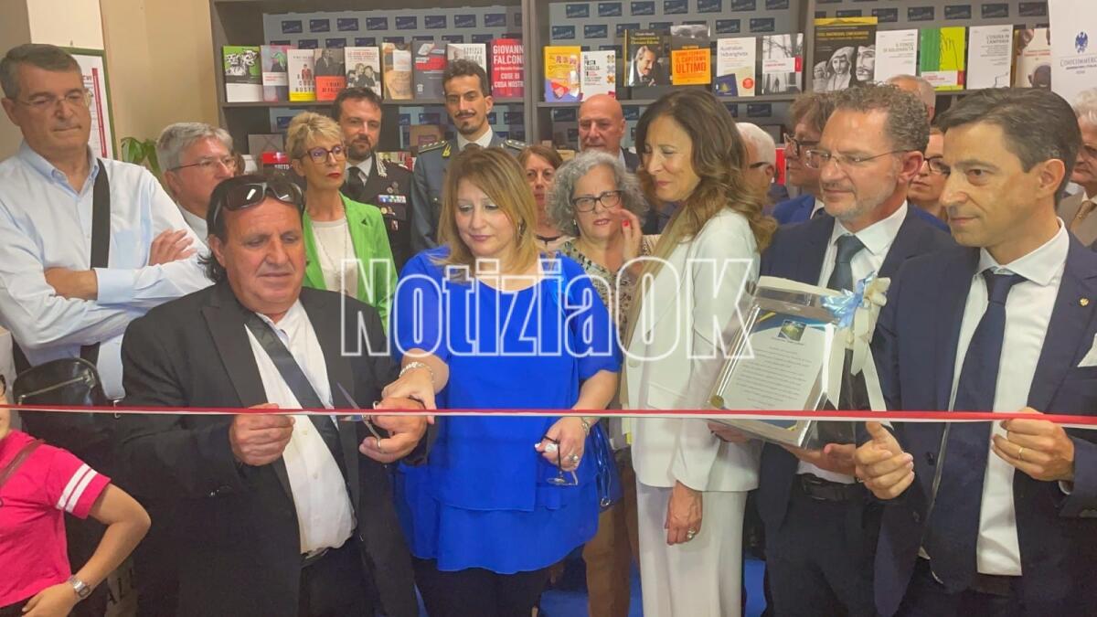 Crotone - La ndrangheta ha paura della cultura: inaugurata la Biblioteca Dodò Gabriele - 