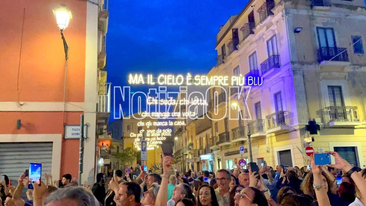 (VIDEO) Crotone e Rino Gaetano, si accendono le "Luci d'autore" - 