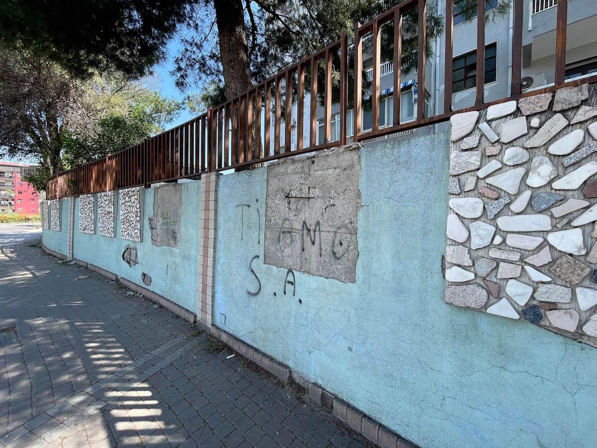Nei quartieri di Crotone: scomparsi i mosaici c'è spazio per le scritte - 