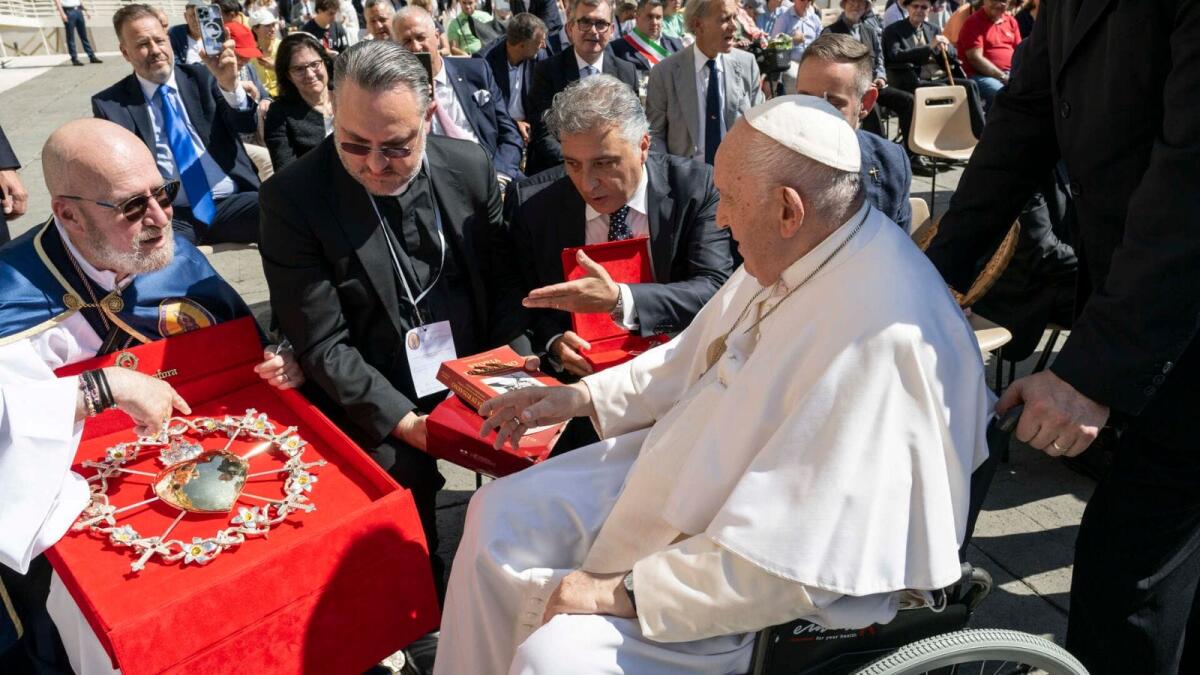 Il  Papa benedice un'opera del maestro Giancarlo Spadafora - 