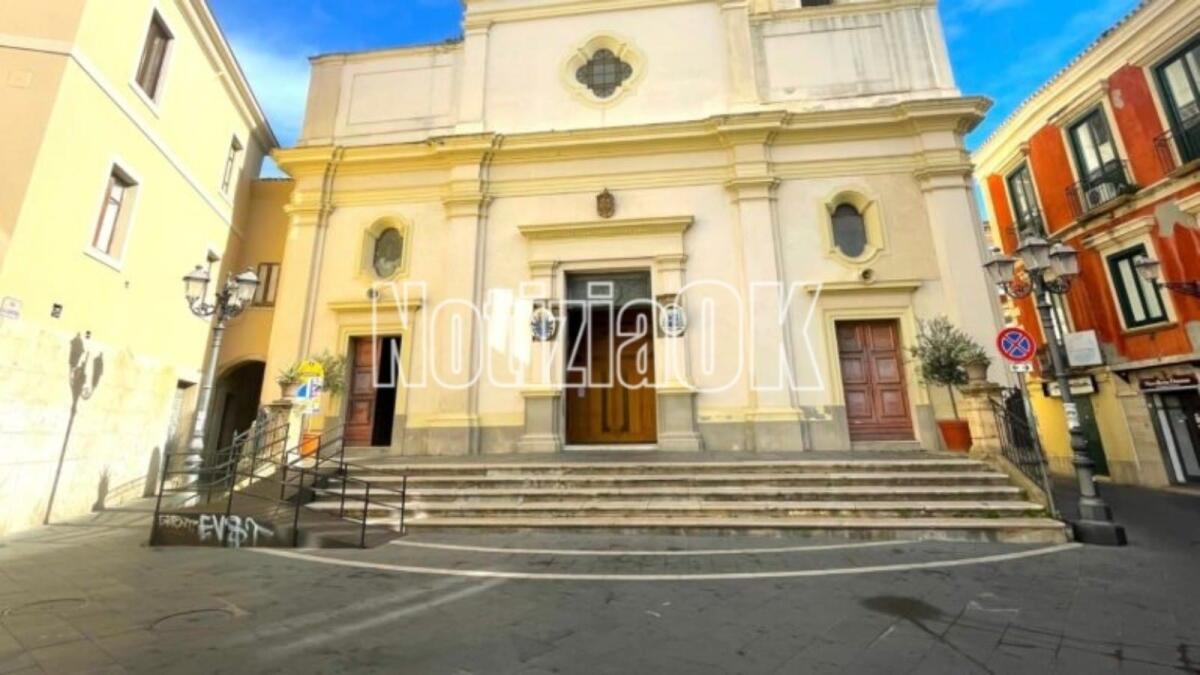 Crotone, chiusura della Basilica Cattedrale - 