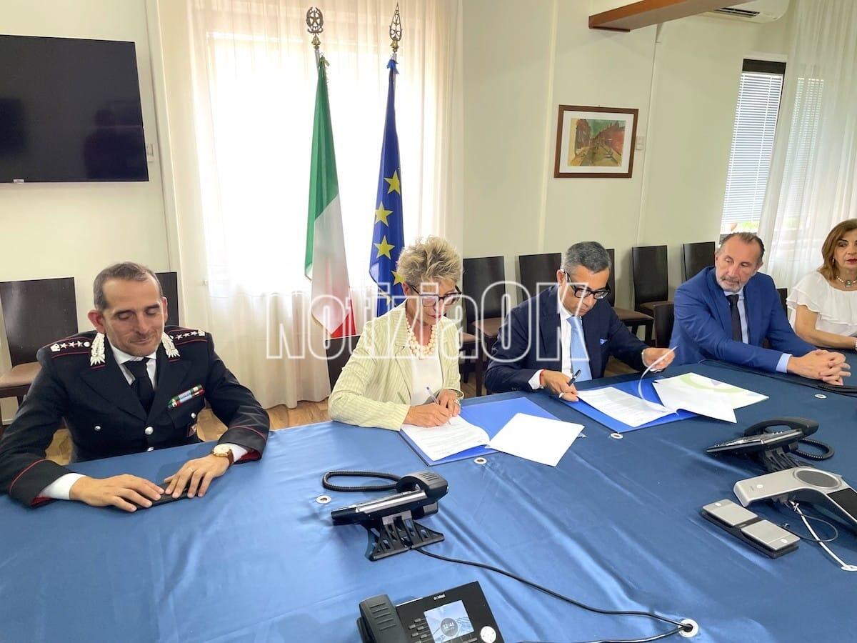 Una strada da percorrere insieme: Confindustria Crotone e Prefettura firmano il protocollo della legalità - 