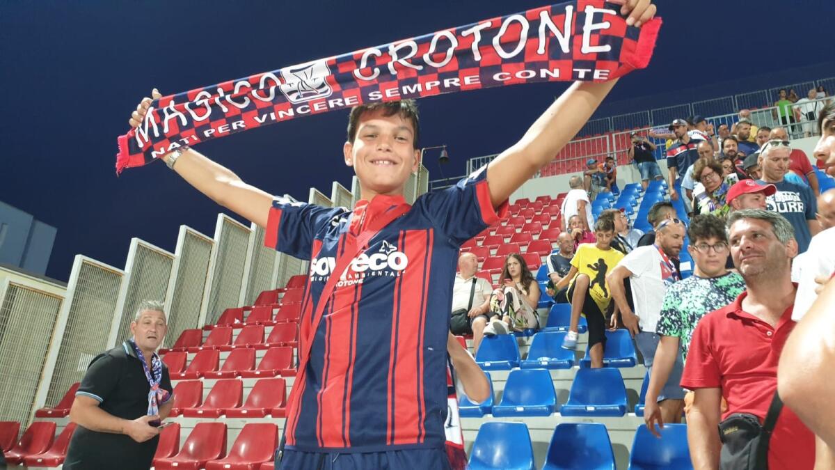 I Tifosi Rossoblù | Da Roma a Crotone, al cuor non si comanda: Matteo e la sua emozionante storia - 