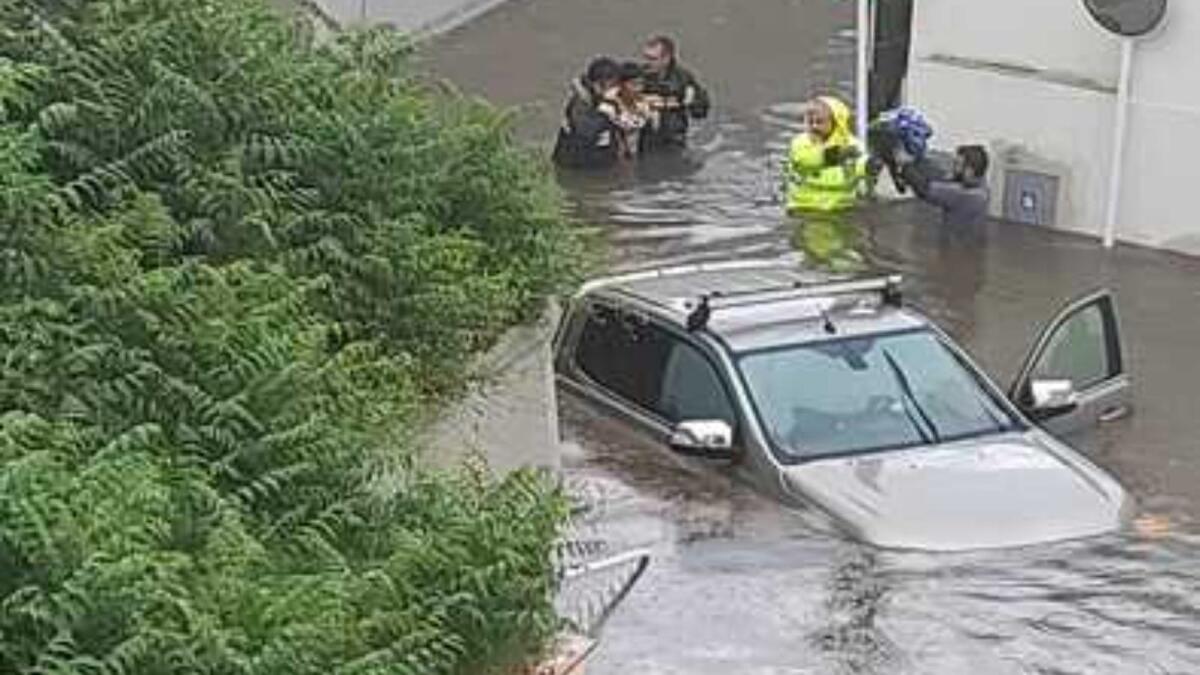 Maltempo in Calabria, messe in salvo quattro persone durante temporale - 