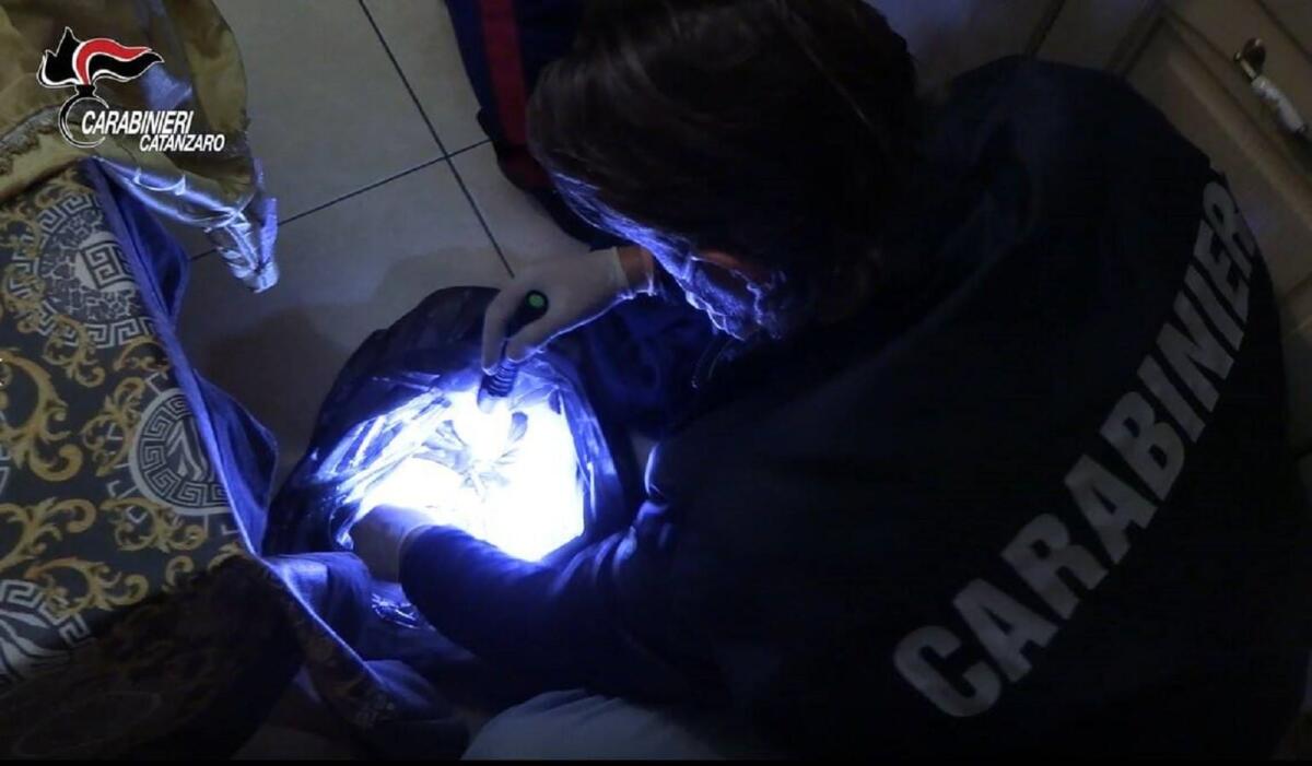 Blitz antidroga: scattano le manette anche a Crotone - 