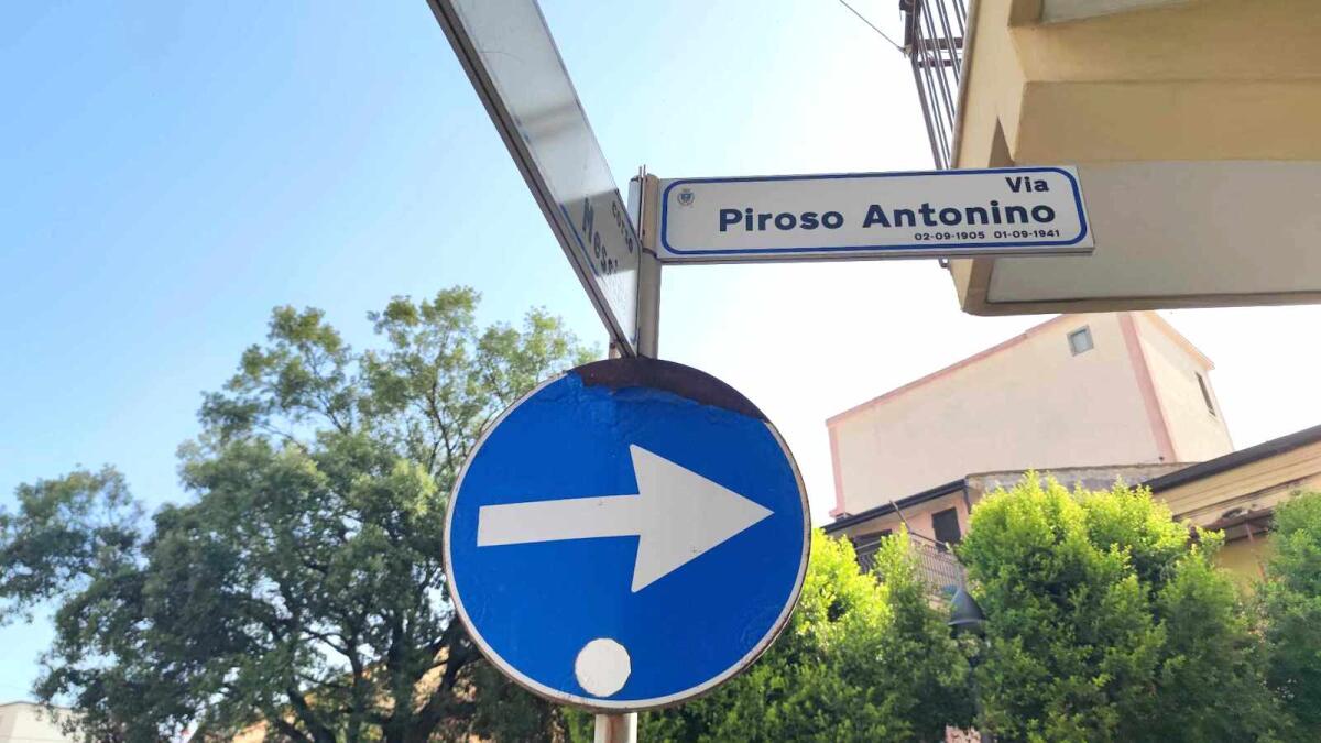 Nei quartieri di Crotone: Corso Messina, dove le segnaletiche fanno la muta - 