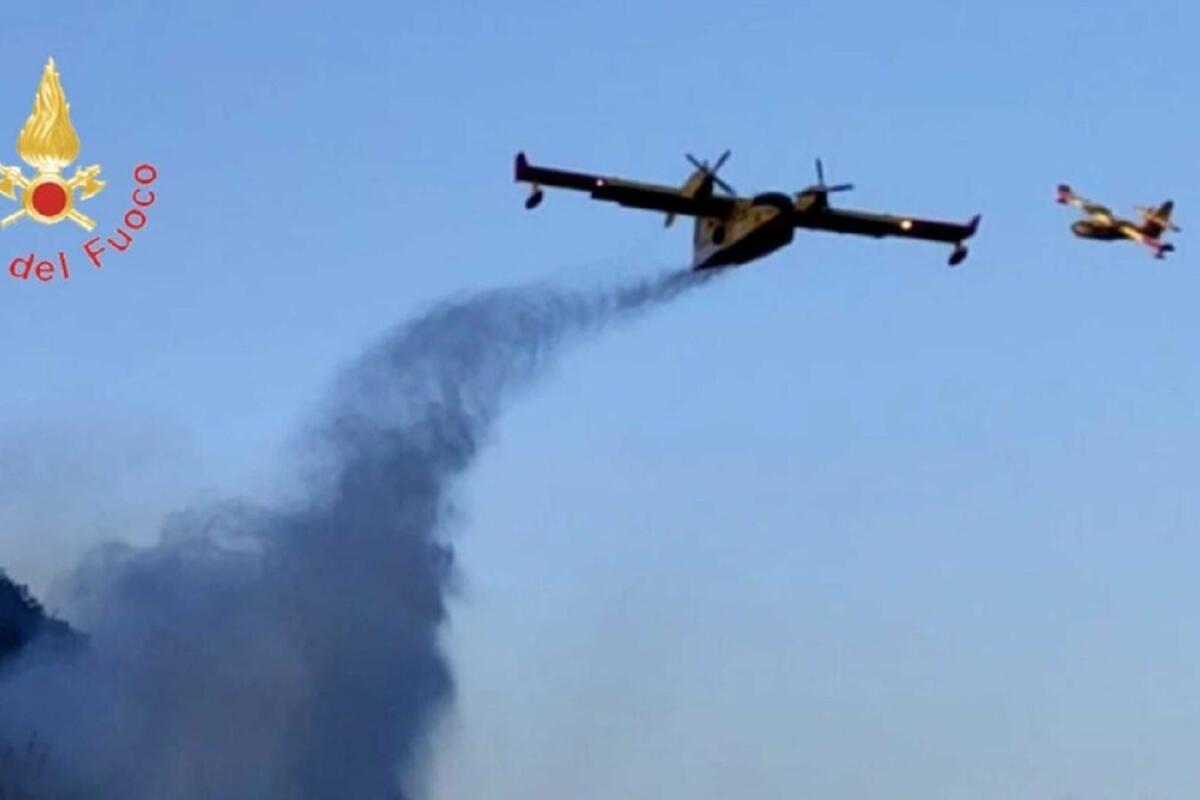 Settanta incendi in Calabria, arrivati Vigili del fuoco da altre regioni - 