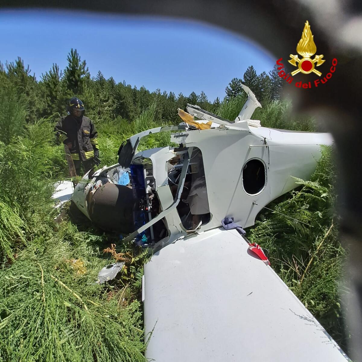 Incidente aereo a Cotronei, conducenti salvati dai Vigili del fuoco - 