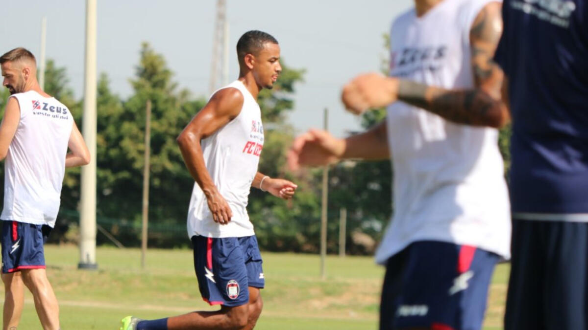 Crotone Calcio | Seconda giornata di allenamenti, i rossoblù ricevono la visita della proprietà - 