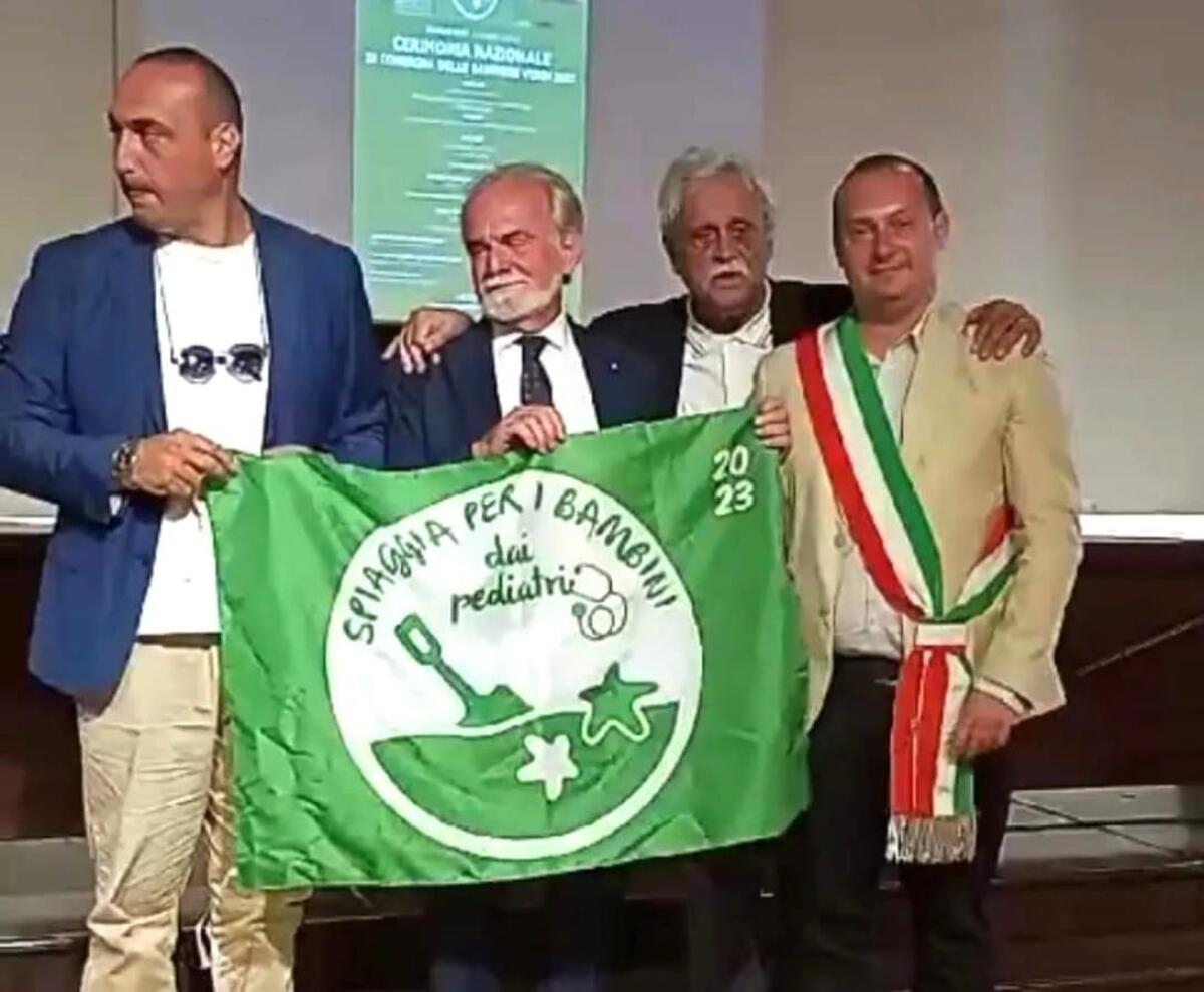 Isola di Capo Rizzuto riceve la Bandiera Verde 2023 - 