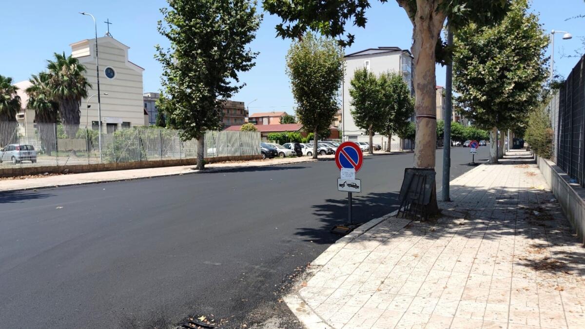 Crotone, nuovo manto stradale in via Giuseppe Di Vittorio - 