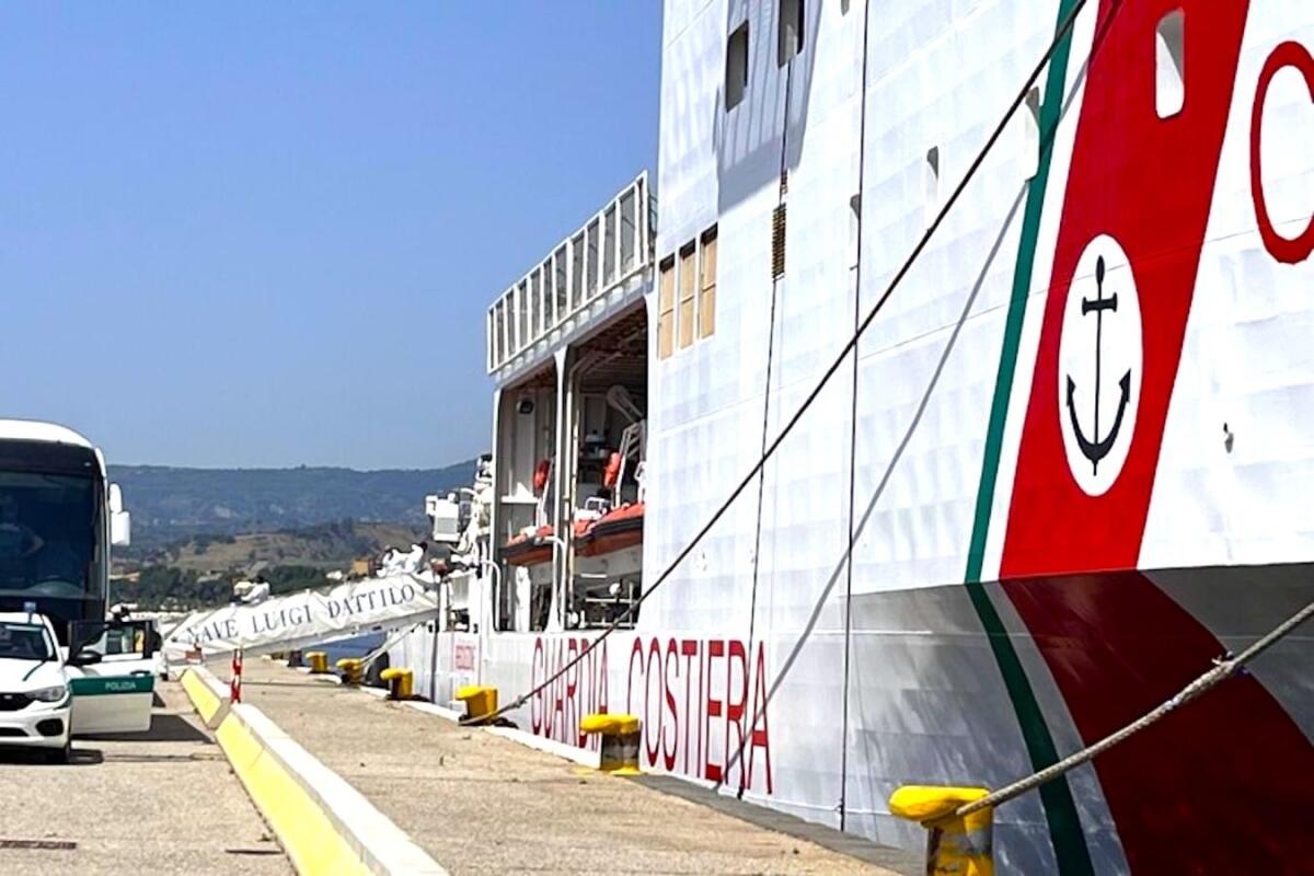Calabria - Bimbo morto tra i 50 migranti soccorsi in mare - 